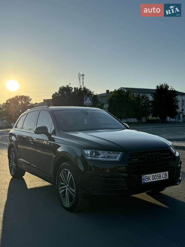 Внедорожник / Кроссовер Audi Q7 2019 в Новомосковске