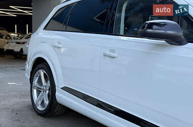 Внедорожник / Кроссовер Audi Q7 2018 в 