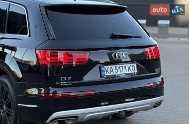 Внедорожник / Кроссовер Audi Q7 2017 в 