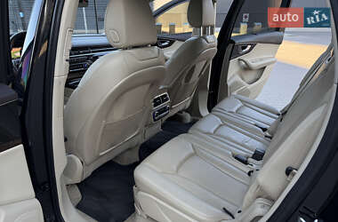 Внедорожник / Кроссовер Audi Q7 2017 в 
