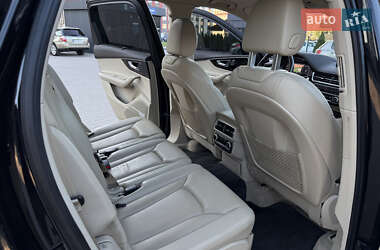 Внедорожник / Кроссовер Audi Q7 2017 в 
