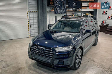 Внедорожник / Кроссовер Audi Q7 2017 в 