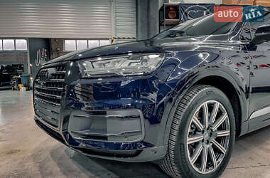 Внедорожник / Кроссовер Audi Q7 2017 в 