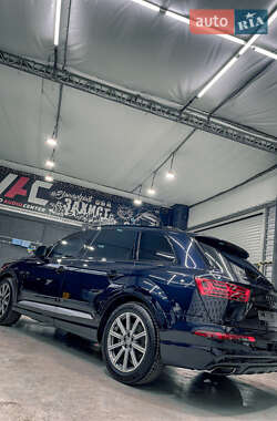 Внедорожник / Кроссовер Audi Q7 2017 в 
