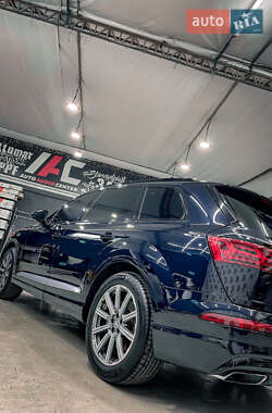 Внедорожник / Кроссовер Audi Q7 2017 в 
