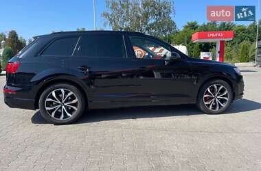 Внедорожник / Кроссовер Audi Q7 2016 в 