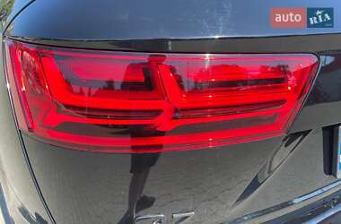 Внедорожник / Кроссовер Audi Q7 2016 в 