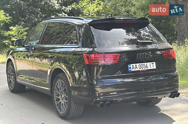 Внедорожник / Кроссовер Audi Q7 2016 в 