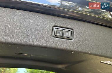 Внедорожник / Кроссовер Audi Q7 2016 в 