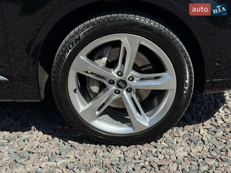 Внедорожник / Кроссовер Audi Q7 2019 в Киеве