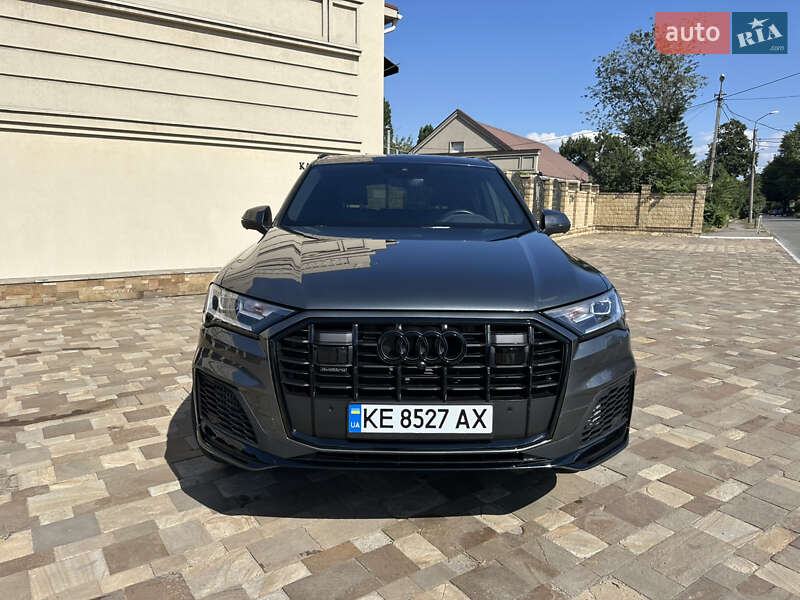 Внедорожник / Кроссовер Audi Q7 2021 в 