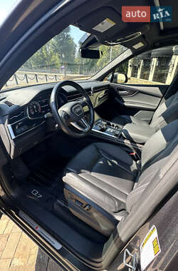 Внедорожник / Кроссовер Audi Q7 2021 в 