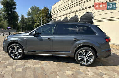 Внедорожник / Кроссовер Audi Q7 2021 в 