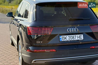 Внедорожник / Кроссовер Audi Q7 2016 в 
