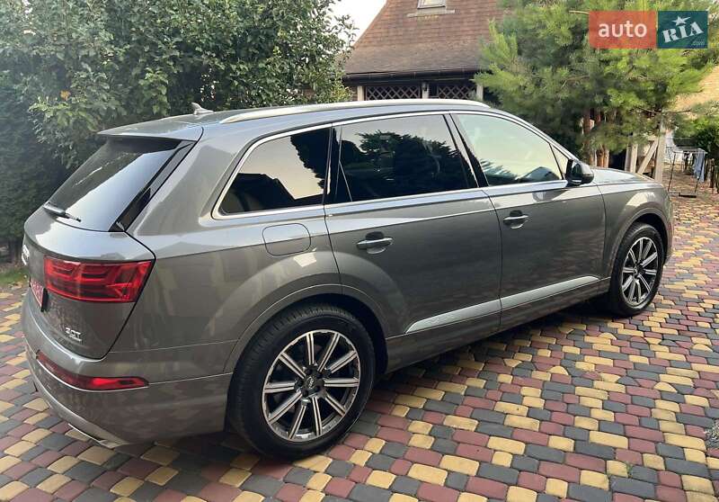 Позашляховик / Кросовер Audi Q7 2017 в Києві
