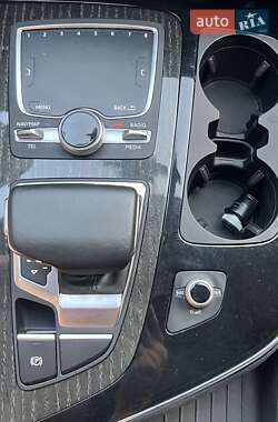 Внедорожник / Кроссовер Audi Q7 2017 в 