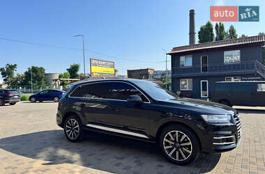 Позашляховик / Кросовер Audi Q7 2018 в 