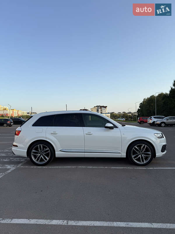 Позашляховик / Кросовер Audi Q7 2016 в Рівному
