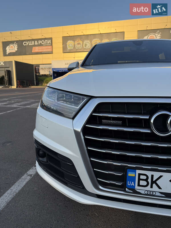 Позашляховик / Кросовер Audi Q7 2016 в Рівному