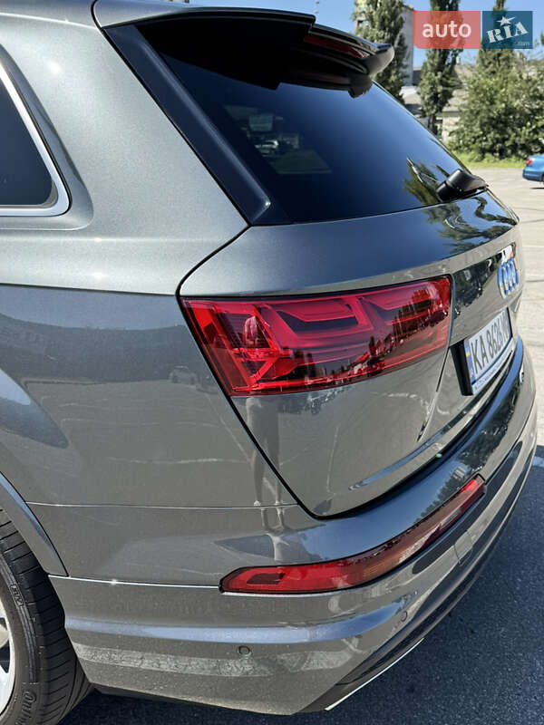 Позашляховик / Кросовер Audi Q7 2016 в Києві