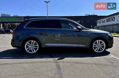 Внедорожник / Кроссовер Audi Q7 2016 в 
