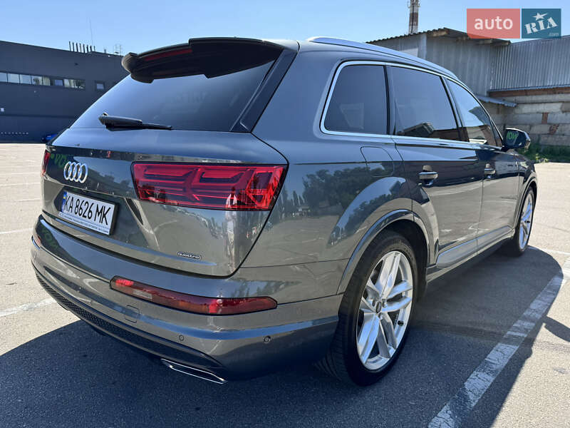 Позашляховик / Кросовер Audi Q7 2016 в Києві