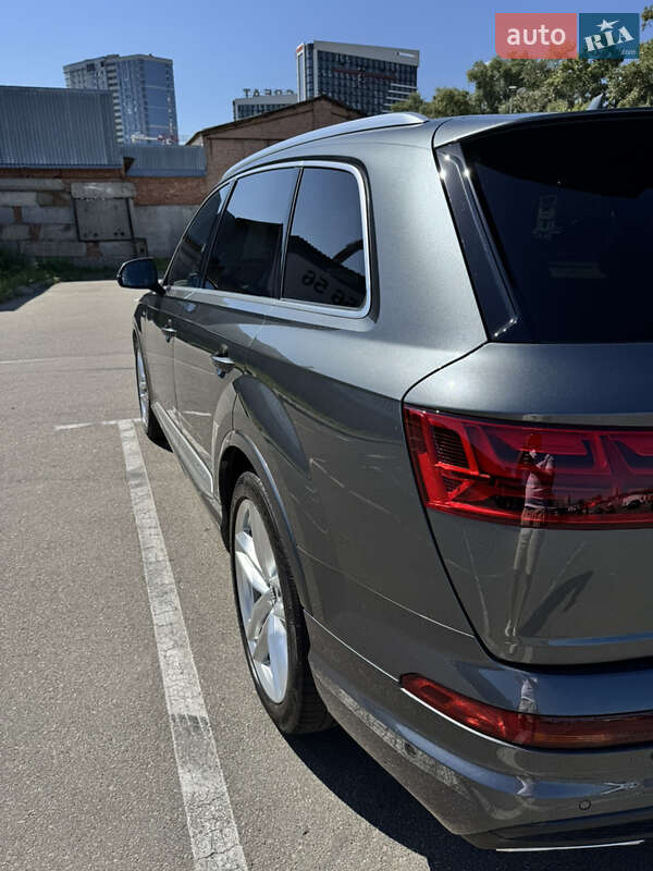 Позашляховик / Кросовер Audi Q7 2016 в Києві