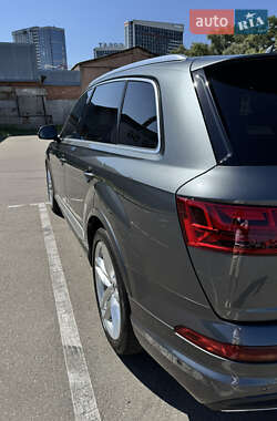 Внедорожник / Кроссовер Audi Q7 2016 в 