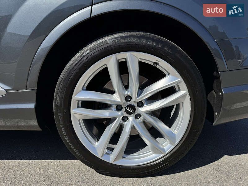 Позашляховик / Кросовер Audi Q7 2016 в Києві