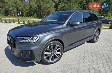 Внедорожник / Кроссовер Audi Q7 2021 в 