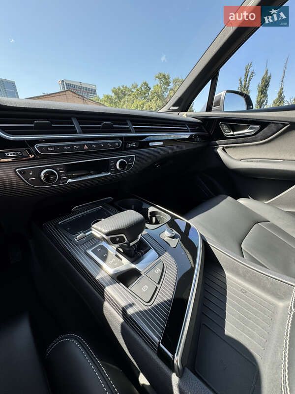 Позашляховик / Кросовер Audi Q7 2016 в Києві
