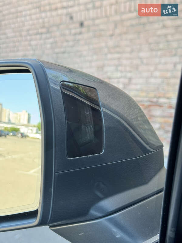 Позашляховик / Кросовер Audi Q7 2016 в Києві
