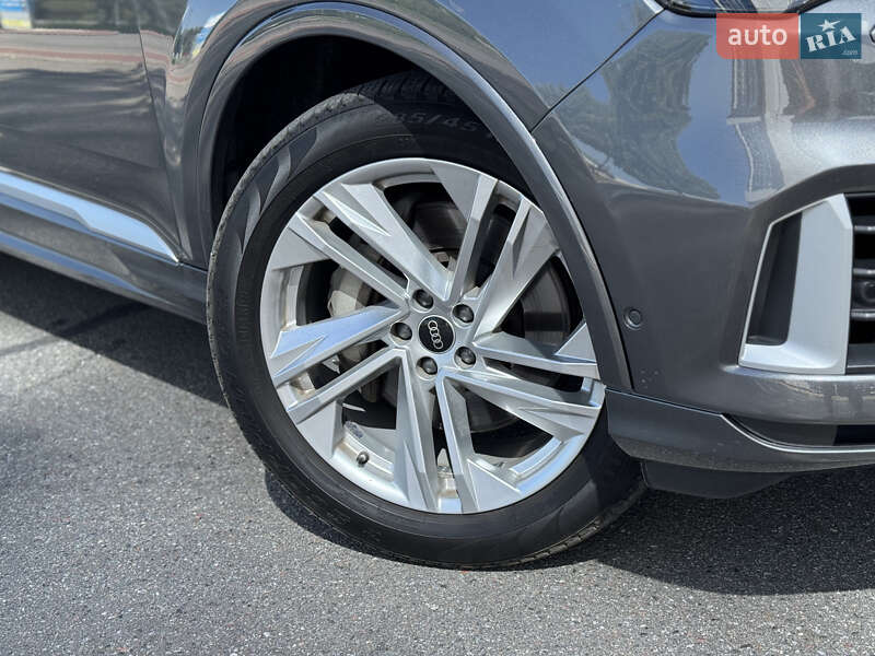 Внедорожник / Кроссовер Audi Q7 2021 в Киеве