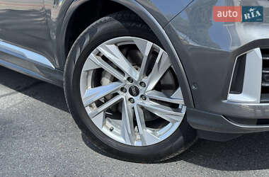 Внедорожник / Кроссовер Audi Q7 2021 в 