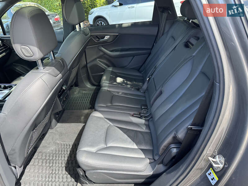 Позашляховик / Кросовер Audi Q7 2021 в Києві