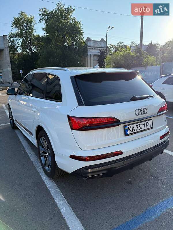 Внедорожник / Кроссовер Audi Q7 2025 в Киеве