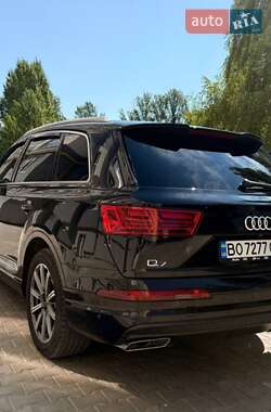 Позашляховик / Кросовер Audi Q7 2017 в 