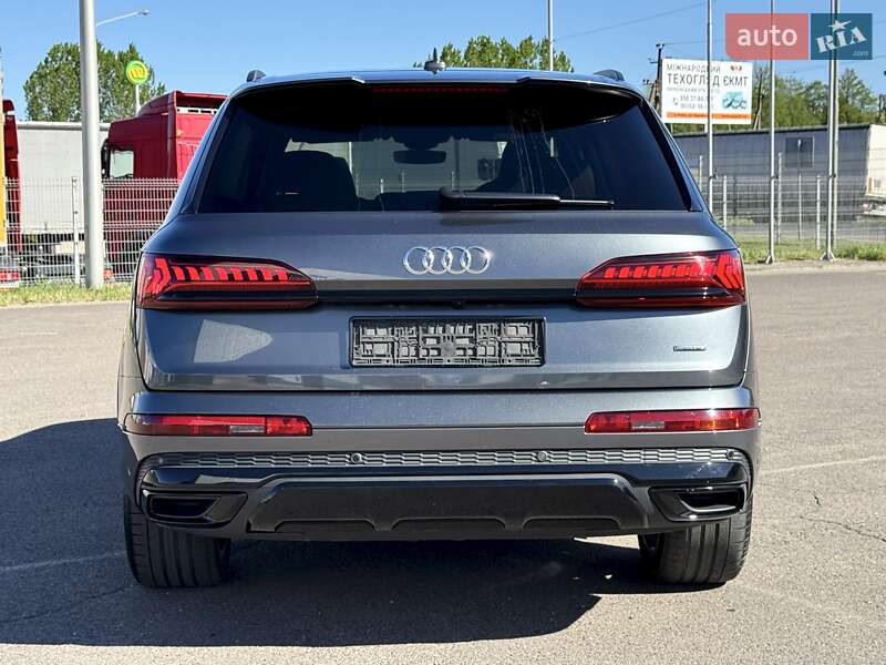 Внедорожник / Кроссовер Audi Q7 2021 в Киеве