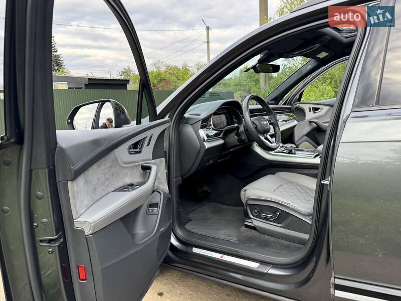 Внедорожник / Кроссовер Audi Q7 2021 в Киеве