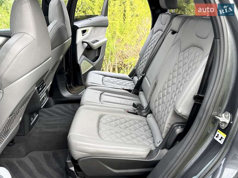 Внедорожник / Кроссовер Audi Q7 2021 в Киеве