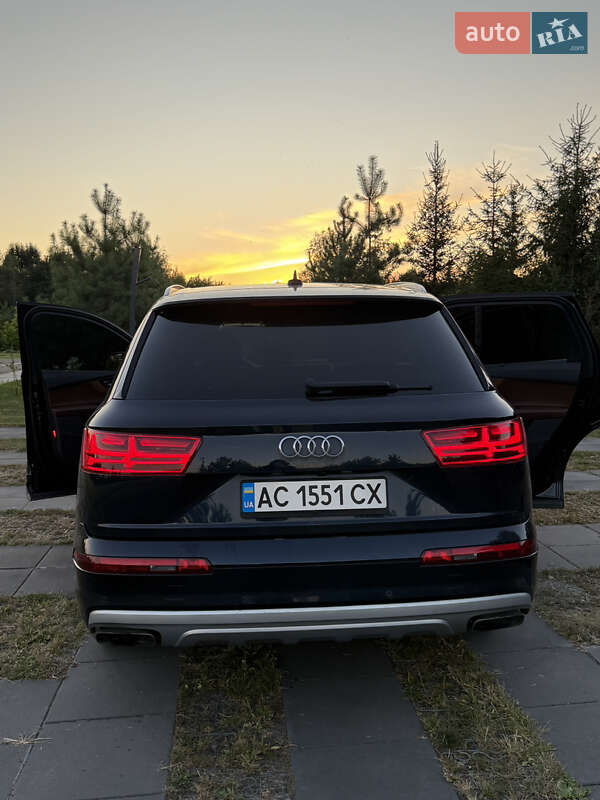 Позашляховик / Кросовер Audi Q7 2016 в Луцьку