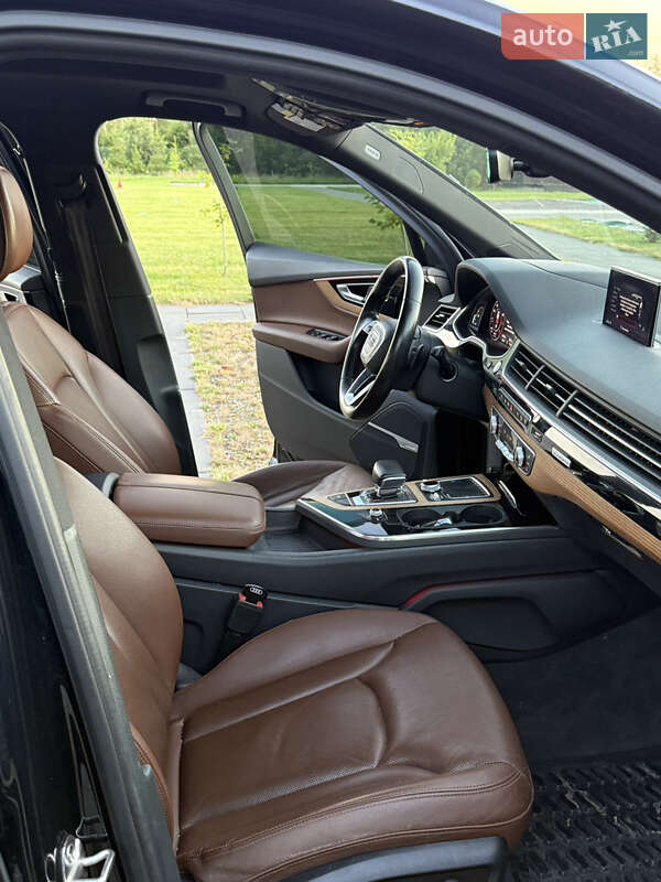 Позашляховик / Кросовер Audi Q7 2016 в Луцьку