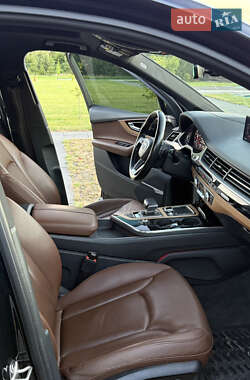 Внедорожник / Кроссовер Audi Q7 2016 в 