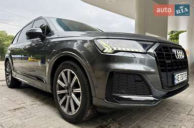 Внедорожник / Кроссовер Audi Q7 2021 в 