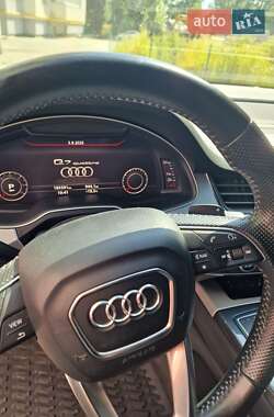Позашляховик / Кросовер Audi Q7 2017 в 
