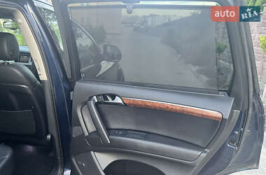 Позашляховик / Кросовер Audi Q7 2013 в 