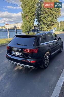 Внедорожник / Кроссовер Audi Q7 2016 в 
