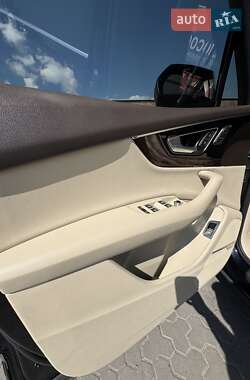 Внедорожник / Кроссовер Audi Q7 2016 в 