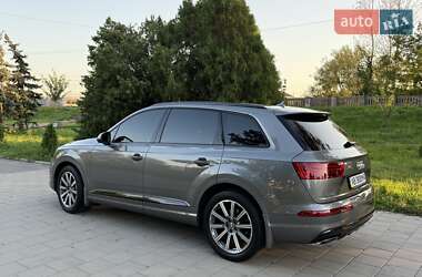 Внедорожник / Кроссовер Audi Q7 2017 в 