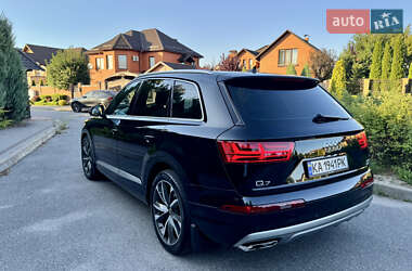 Внедорожник / Кроссовер Audi Q7 2015 в 